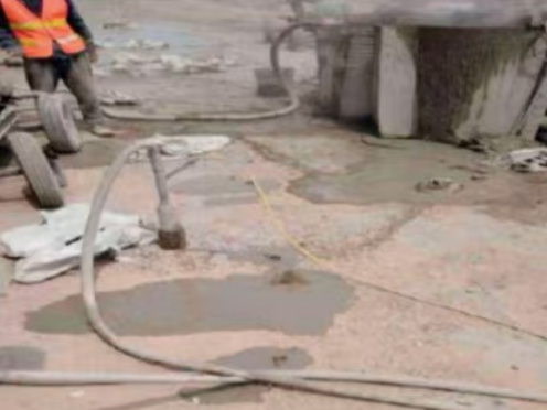 波密水泥混凝土路面板底注浆技术 路面脱空注浆整治方案